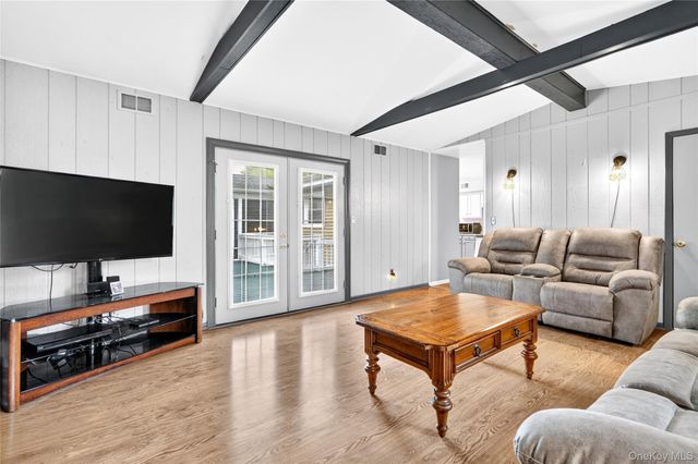 105 Robinhood Lane, West Nyack, NY 10994