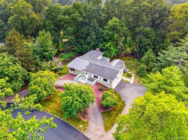 105 Robinhood Lane, West Nyack, NY 10994