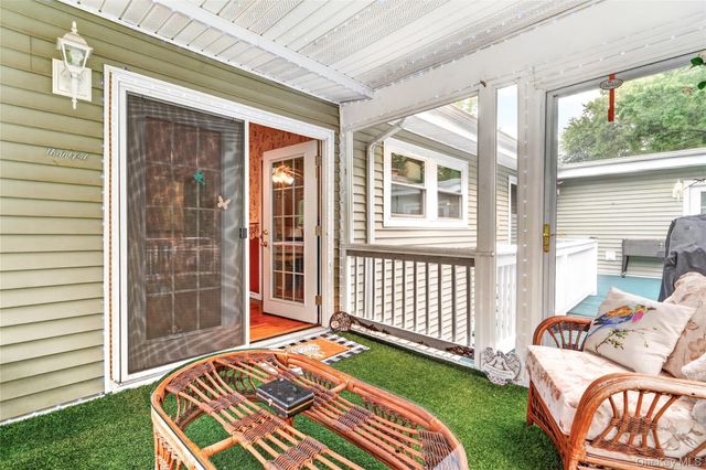 105 Robinhood Lane, West Nyack, NY 10994