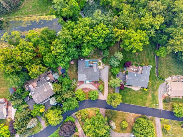 105 Robinhood Lane, West Nyack, NY 10994
