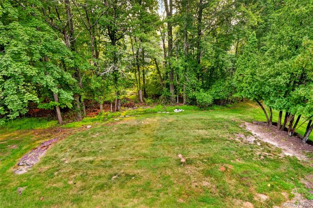 105 Robinhood Lane, West Nyack, NY 10994