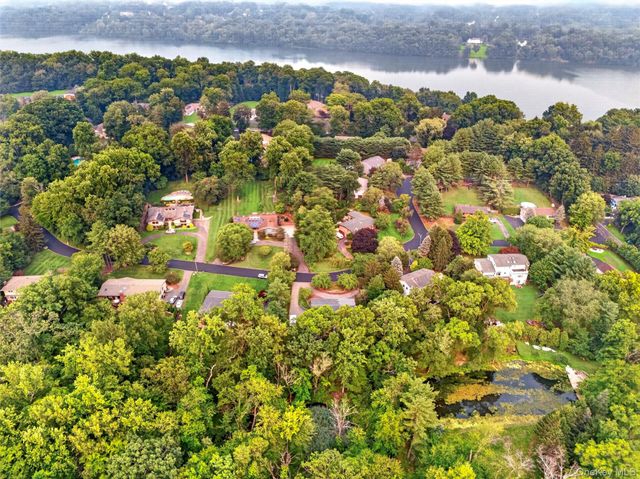 105 Robinhood Lane, West Nyack, NY 10994