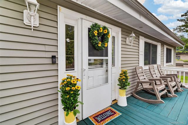 105 Robinhood Lane, West Nyack, NY 10994