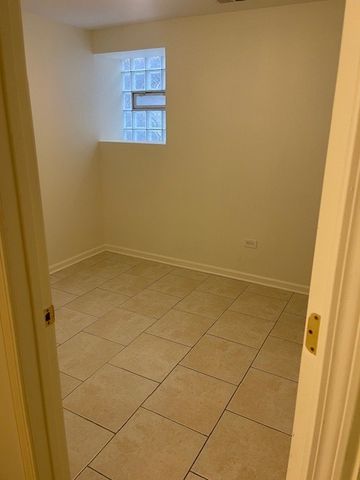 7807 S Marquette Avenue, Chicago, IL 60649