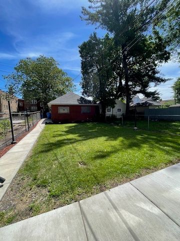 7807 S Marquette Avenue, Chicago, IL 60649