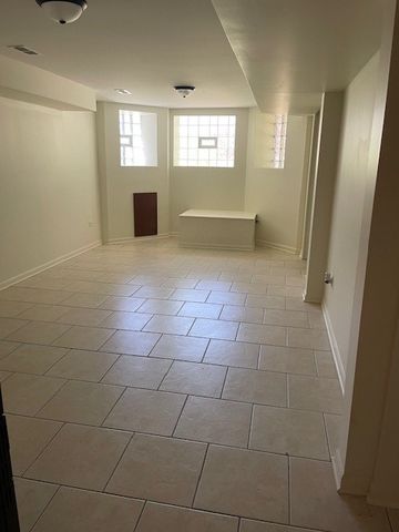 7807 S Marquette Avenue, Chicago, IL 60649