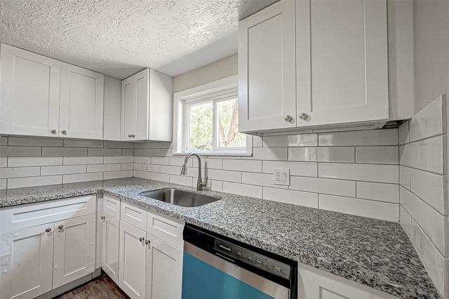 10694 Pine Street, Willis, TX 77318
