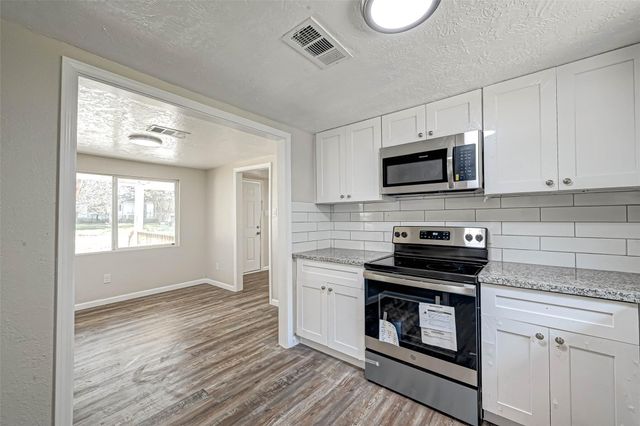 10694 Pine Street, Willis, TX 77318