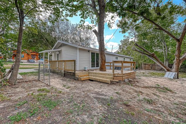 10694 Pine Street, Willis, TX 77318
