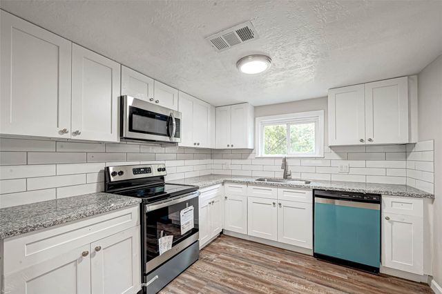 10694 Pine Street, Willis, TX 77318