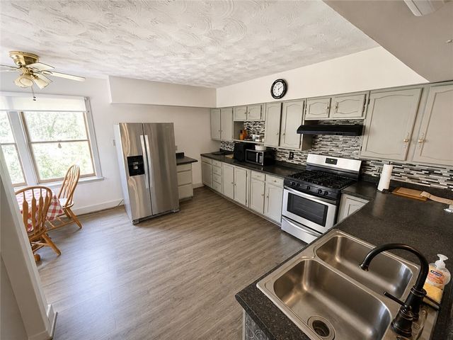 14 Center Street, Manchester, NY 14504
