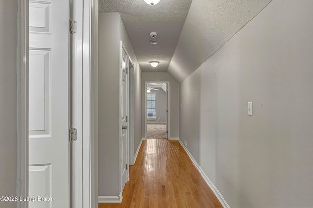 6108 Top Hat Ct, Louisville, KY 40258
