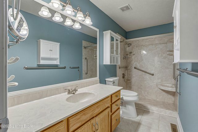 6108 Top Hat Ct, Louisville, KY 40258
