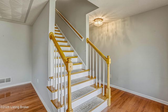 6108 Top Hat Ct, Louisville, KY 40258