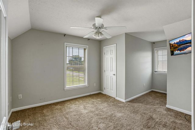 6108 Top Hat Ct, Louisville, KY 40258