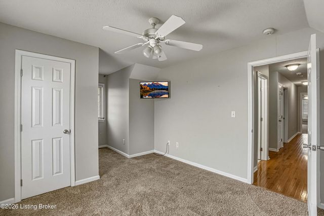 6108 Top Hat Ct, Louisville, KY 40258