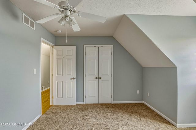 6108 Top Hat Ct, Louisville, KY 40258
