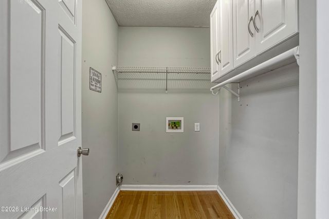 6108 Top Hat Ct, Louisville, KY 40258