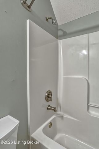 6108 Top Hat Ct, Louisville, KY 40258