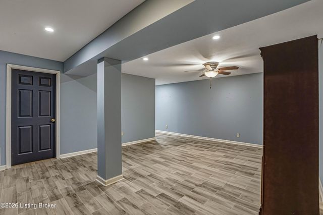 6108 Top Hat Ct, Louisville, KY 40258