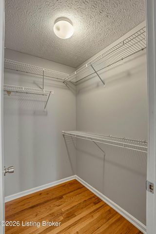 6108 Top Hat Ct, Louisville, KY 40258