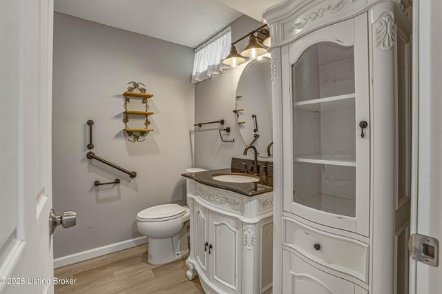 6108 Top Hat Ct, Louisville, KY 40258