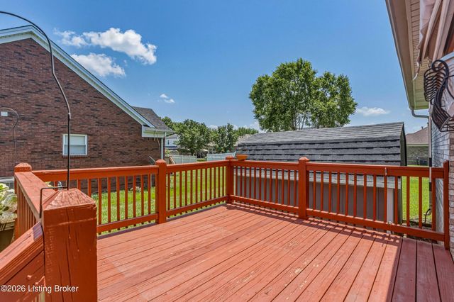 6108 Top Hat Ct, Louisville, KY 40258