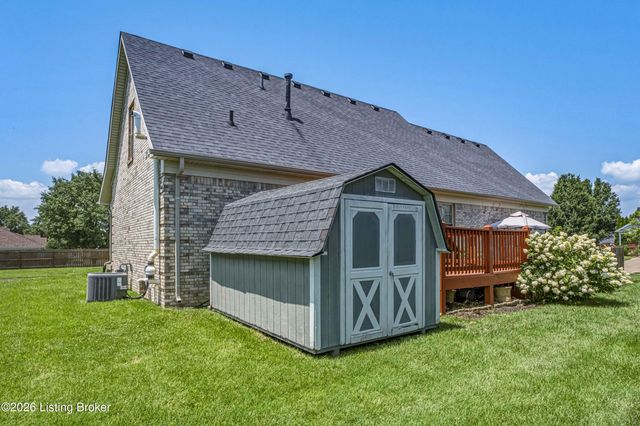 6108 Top Hat Ct, Louisville, KY 40258