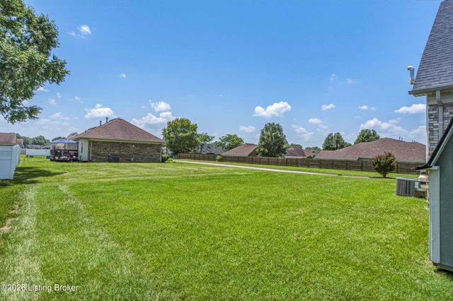 6108 Top Hat Ct, Louisville, KY 40258