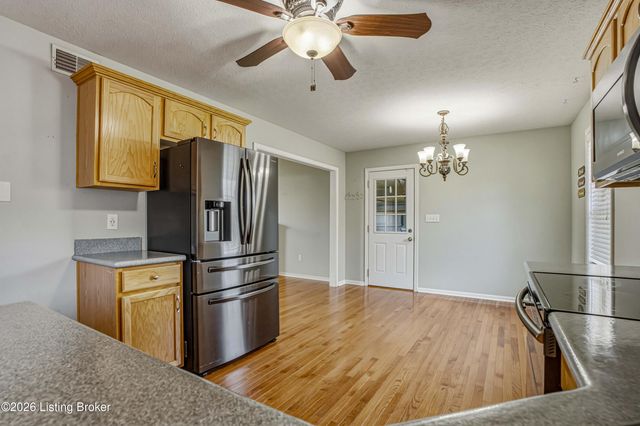 6108 Top Hat Ct, Louisville, KY 40258