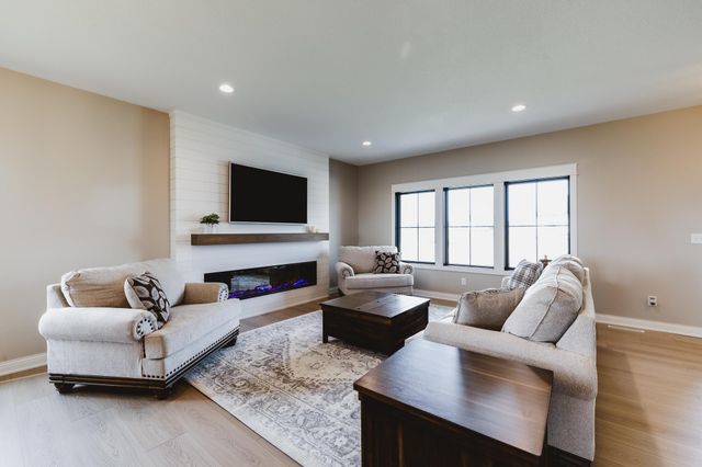 2876 Wildflower Lane SW, Rochester, MN 55902