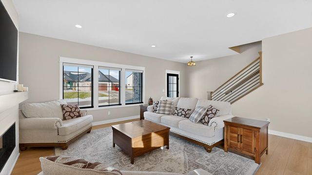 2876 Wildflower Lane SW, Rochester, MN 55902