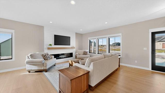 2876 Wildflower Lane SW, Rochester, MN 55902