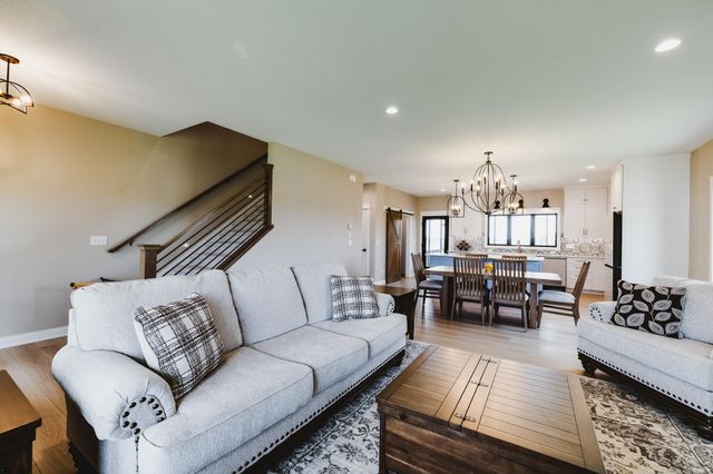 2876 Wildflower Lane SW, Rochester, MN 55902