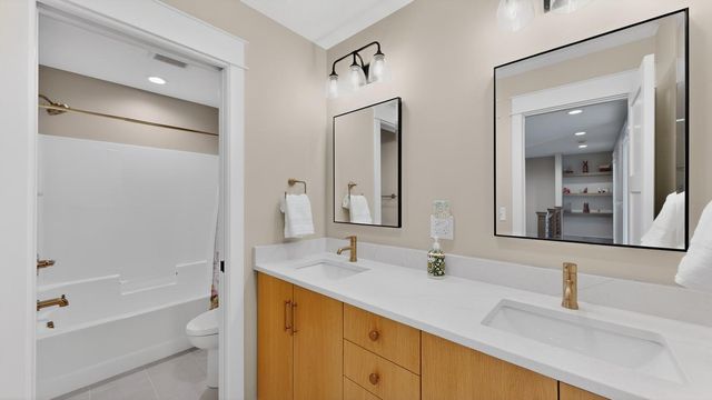 2876 Wildflower Lane SW, Rochester, MN 55902