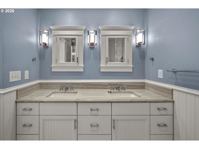 8409 Sw CAPITOL Hwy, Portland, OR 97219