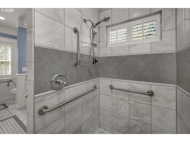 8409 Sw CAPITOL Hwy, Portland, OR 97219