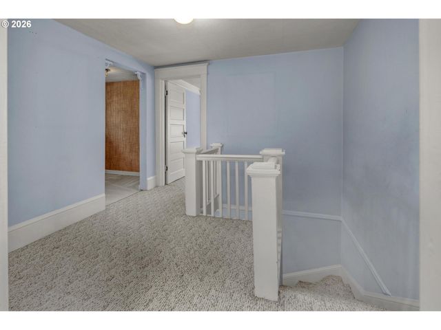 8409 Sw CAPITOL Hwy, Portland, OR 97219