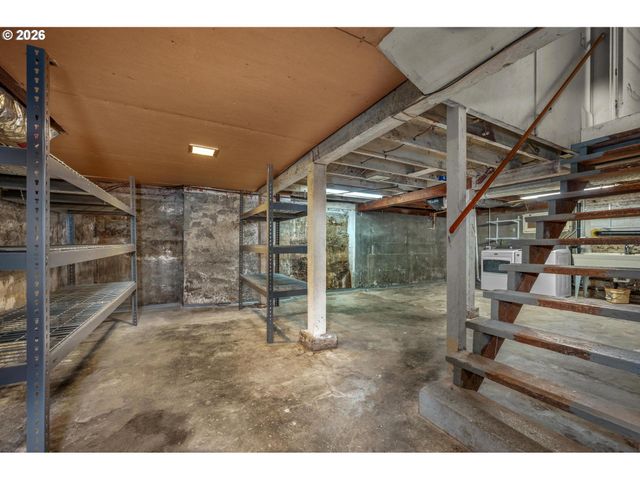 8409 Sw CAPITOL Hwy, Portland, OR 97219