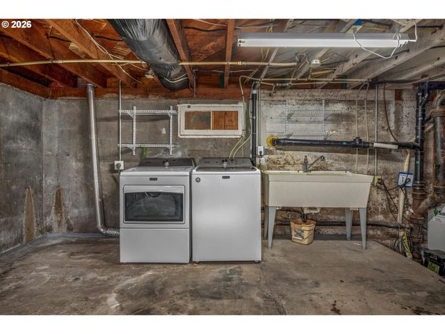 8409 Sw CAPITOL Hwy, Portland, OR 97219