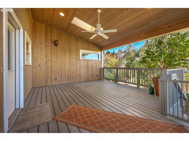 8409 Sw CAPITOL Hwy, Portland, OR 97219