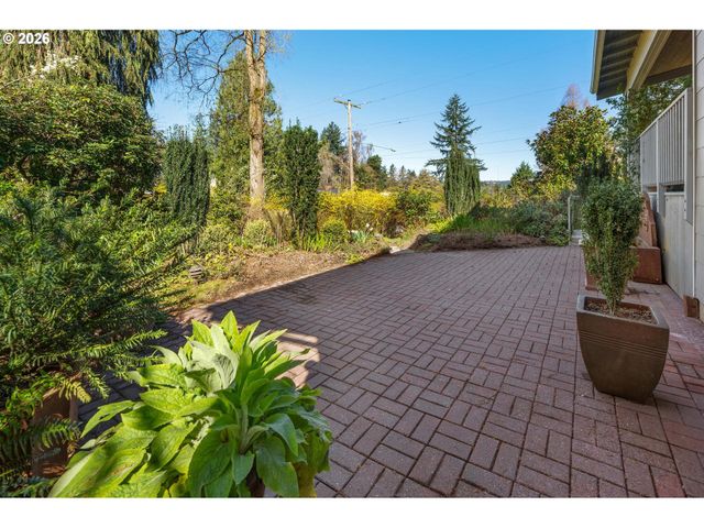 8409 Sw CAPITOL Hwy, Portland, OR 97219