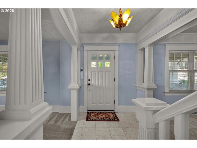 8409 Sw CAPITOL Hwy, Portland, OR 97219