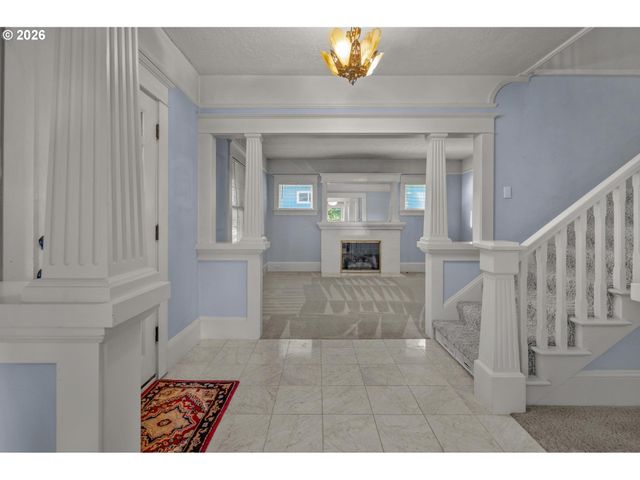 8409 Sw CAPITOL Hwy, Portland, OR 97219