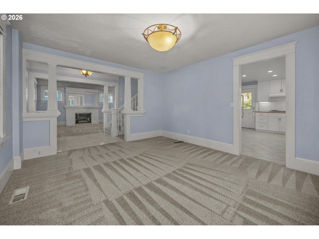 8409 Sw CAPITOL Hwy, Portland, OR 97219