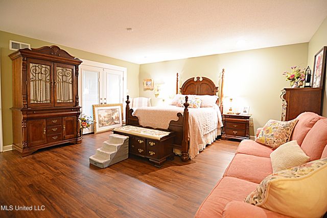 5284 W Oak Grove Road, Hernando, MS 38632