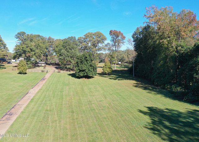 5284 W Oak Grove Road, Hernando, MS 38632