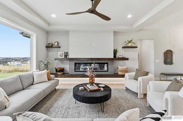 3633 S 219th Avenue, Omaha, NE 68022