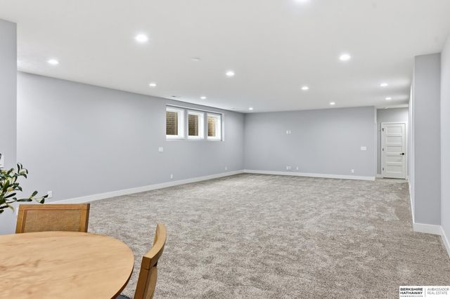 3633 S 219th Avenue, Omaha, NE 68022