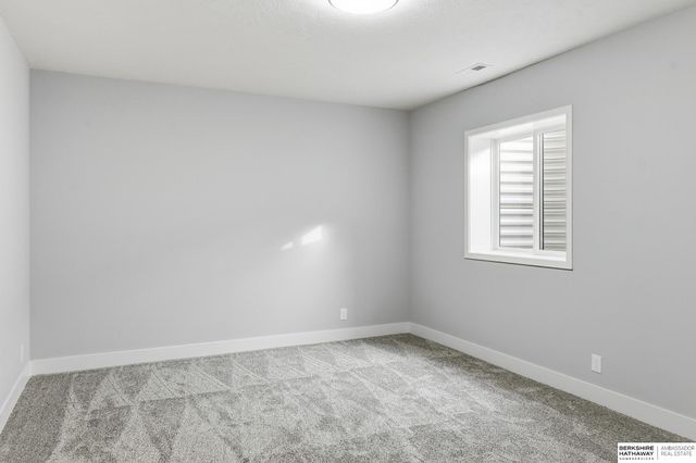 3633 S 219th Avenue, Omaha, NE 68022